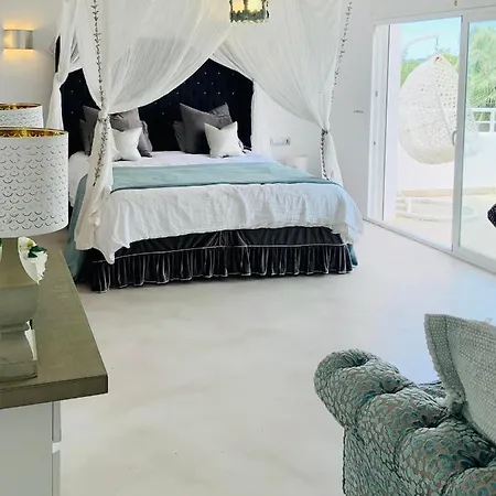Luxury Ibiza Villa By The Sea *